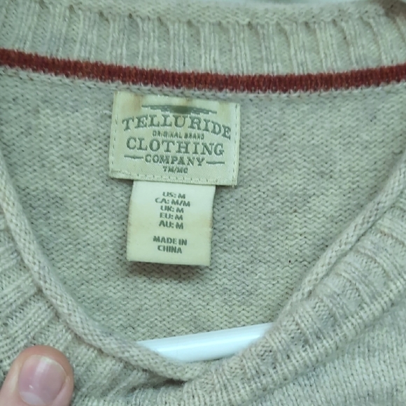 Cozy Beige Sweater with Fox Motif - Picture 3 of 5